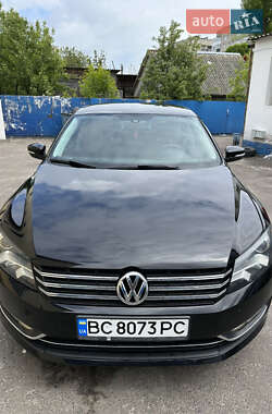 Седан Volkswagen Passat 2012 в Володимирі