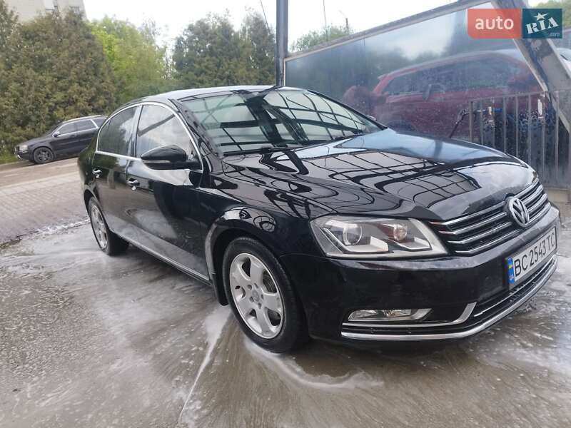 Седан Volkswagen Passat 2011 в Стрые