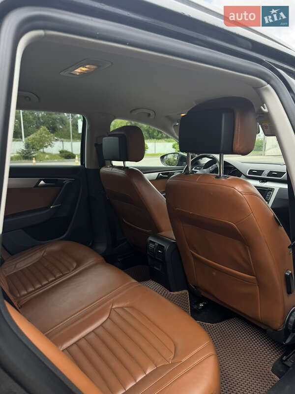 Универсал Volkswagen Passat 2012 в Ивано-Франковске