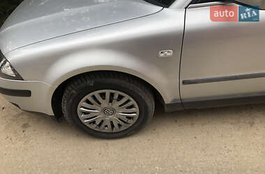Універсал Volkswagen Passat 2002 в 