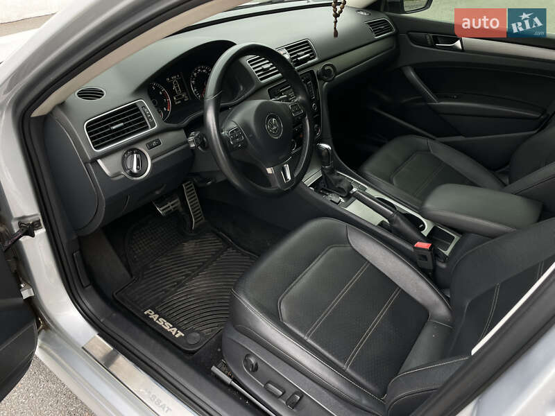 Седан Volkswagen Passat 2013 в Харькове