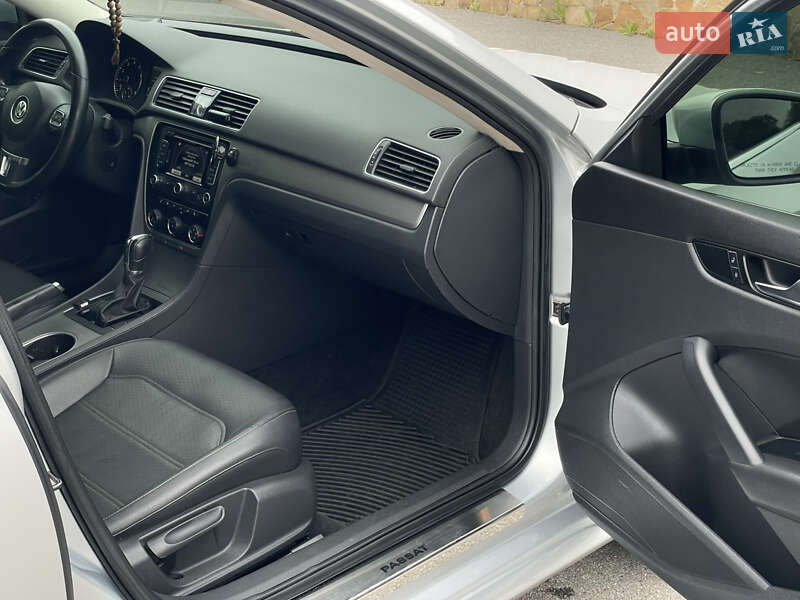 Седан Volkswagen Passat 2013 в Харькове