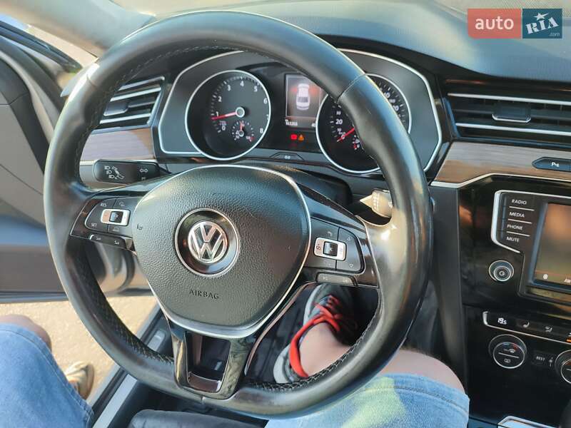 Седан Volkswagen Passat 2015 в Петропавлівці