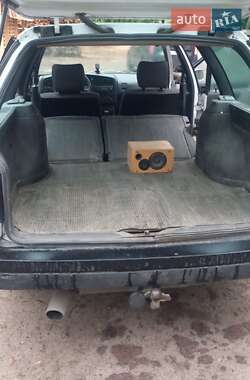 Универсал Volkswagen Passat 1993 в 