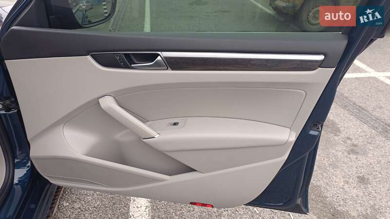 Седан Volkswagen Passat 2018 в Днепре