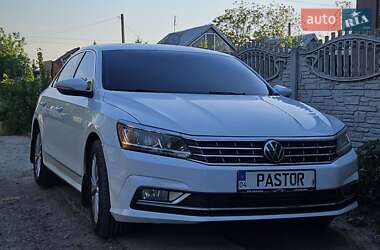 Седан Volkswagen Passat 2016 в Днепре
