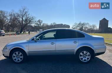 Седан Volkswagen Passat 2002 в 