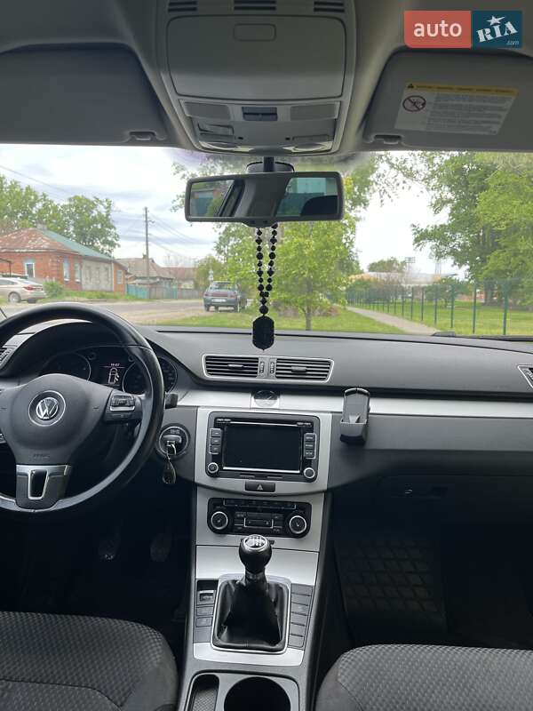 Универсал Volkswagen Passat 2011 в Ахтырке
