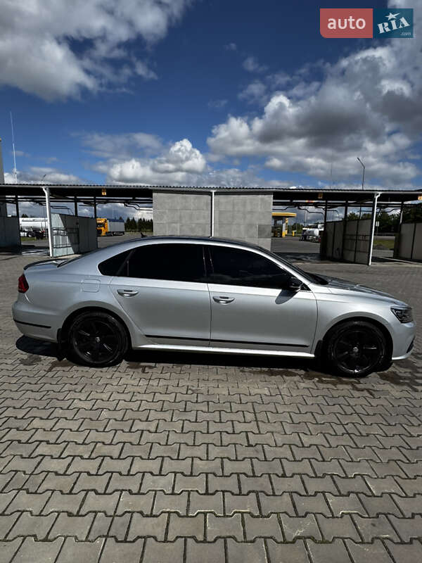 Седан Volkswagen Passat 2016 в Луцке