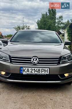 Седан Volkswagen Passat 2011 в Києві