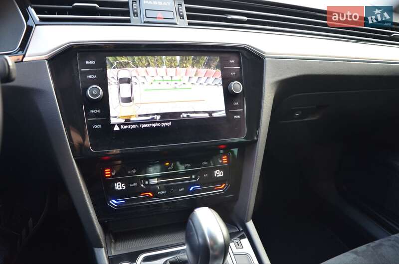 Седан Volkswagen Passat 2020 в Львові