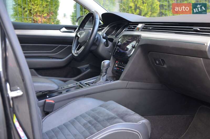 Седан Volkswagen Passat 2020 в Львові