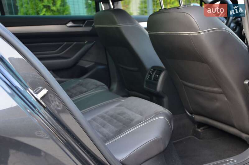 Седан Volkswagen Passat 2020 в Львові