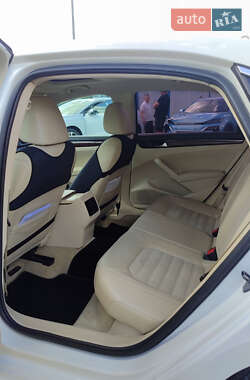 Седан Volkswagen Passat 2013 в 