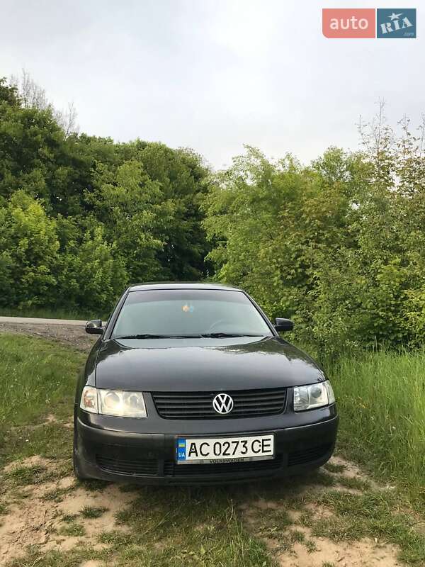 Седан Volkswagen Passat 1999 в Нововолынске