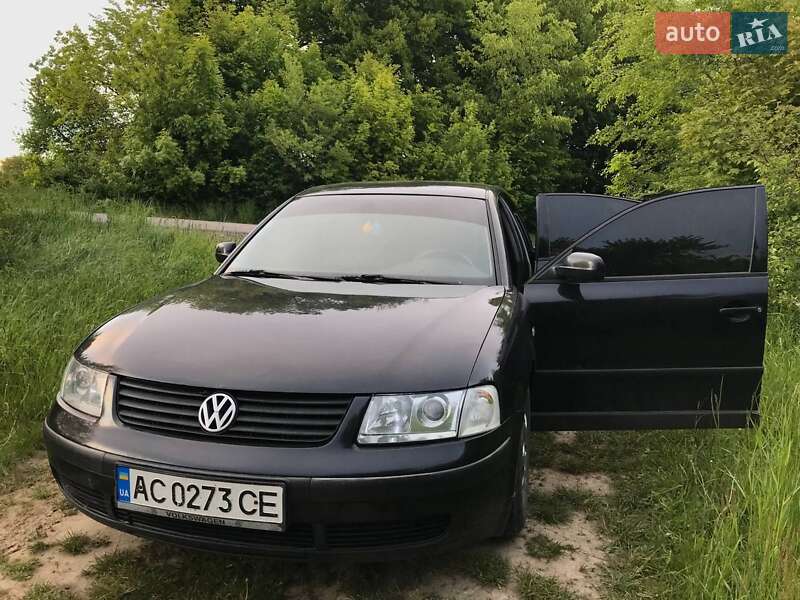 Седан Volkswagen Passat 1999 в Нововолынске