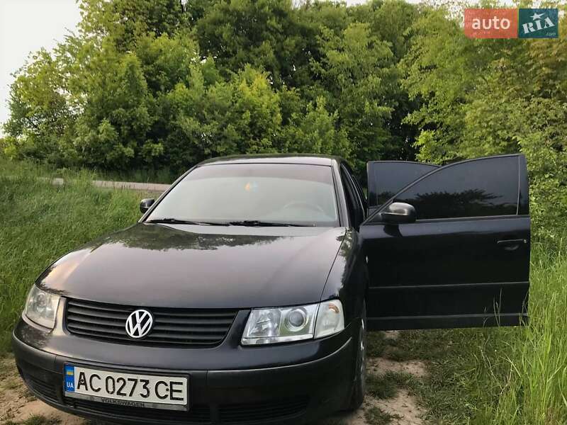 Седан Volkswagen Passat 1999 в Нововолынске