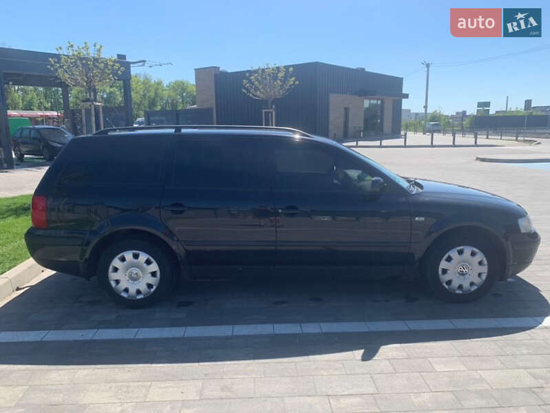 Универсал Volkswagen Passat 2000 в Турийске