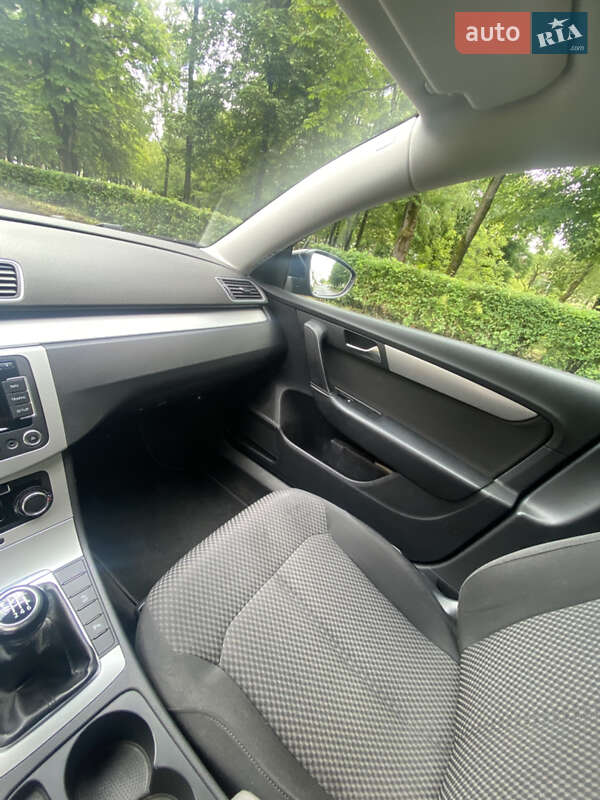 Универсал Volkswagen Passat 2012 в Мукачево