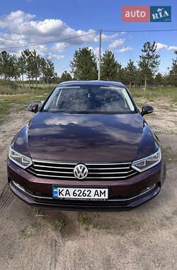 Седан Volkswagen Passat 2016 в Киеве