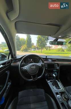 Седан Volkswagen Passat 2015 в 