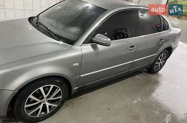 Седан Volkswagen Passat 2001 в 