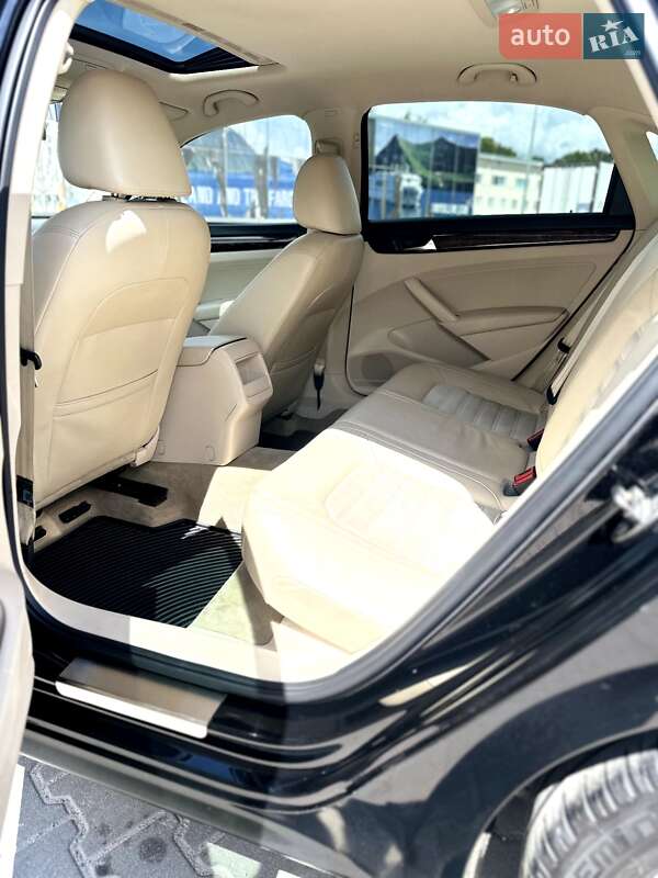 Седан Volkswagen Passat 2012 в Киеве