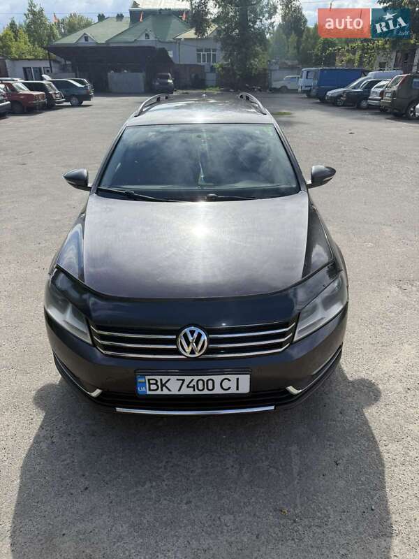 Універсал Volkswagen Passat 2012 в Березному