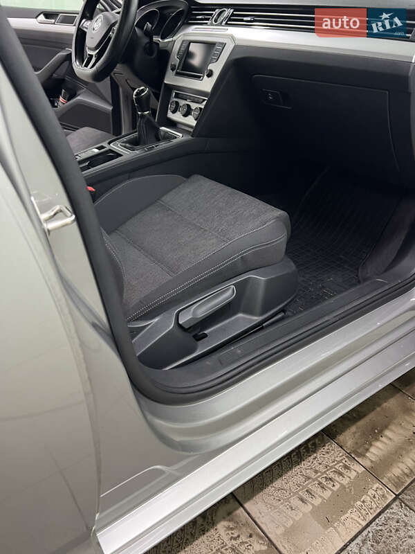 Универсал Volkswagen Passat 2015 в Полтаве