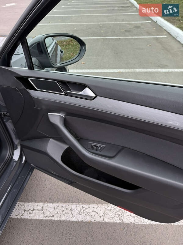 Универсал Volkswagen Passat 2020 в Луцке