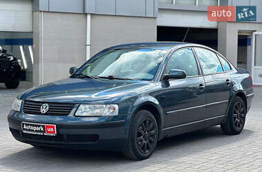 Седан Volkswagen Passat 2000 в Одессе