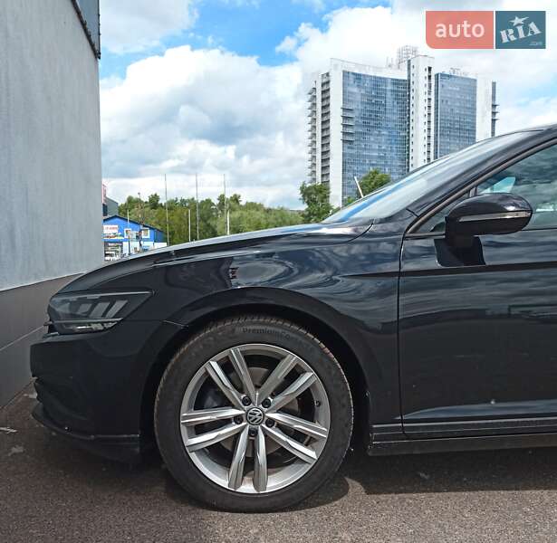 Универсал Volkswagen Passat 2021 в Киеве