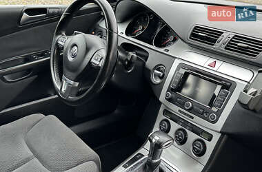 Універсал Volkswagen Passat 2009 в 