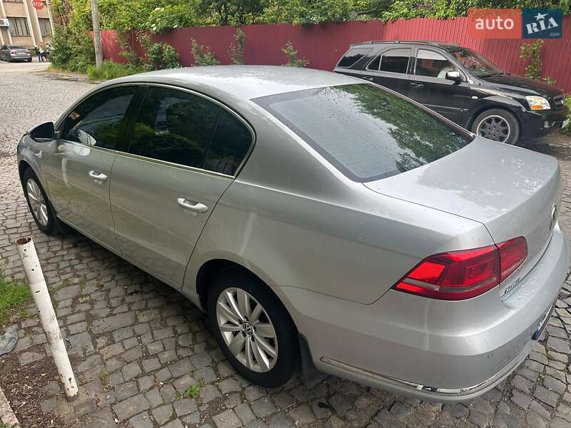Седан Volkswagen Passat 2012 в Мукачевому