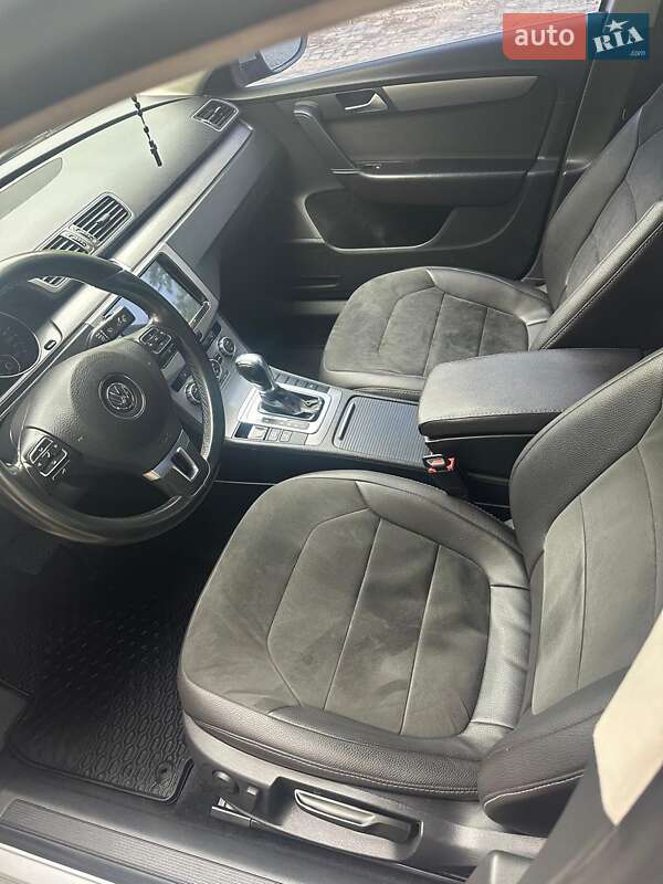 Седан Volkswagen Passat 2012 в Мукачевому