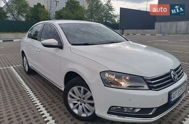 Седан Volkswagen Passat 2012 в Києві