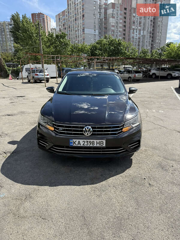 Седан Volkswagen Passat 2017 в Киеве
