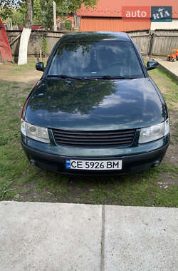 Седан Volkswagen Passat 1998 в Черновцах