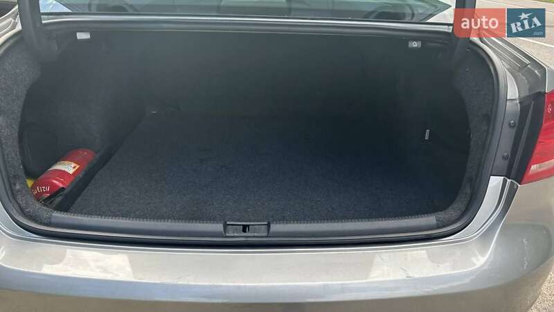 Седан Volkswagen Passat 2013 в Харькове