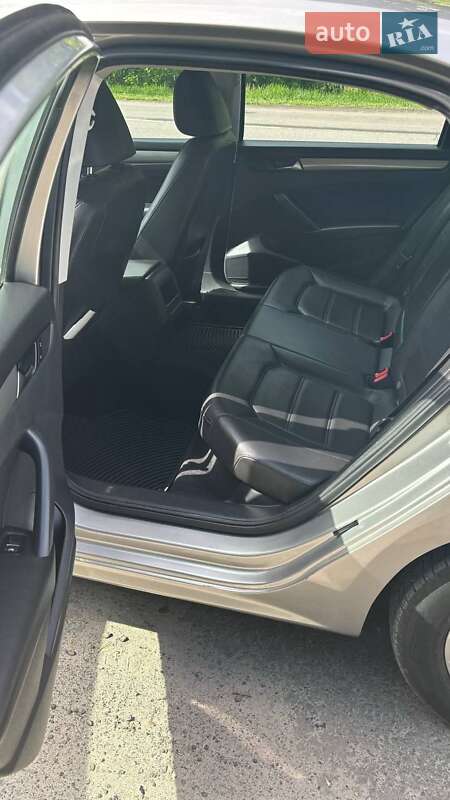 Седан Volkswagen Passat 2013 в Харькове