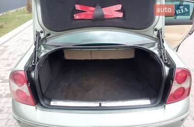 Седан Volkswagen Passat 2004 в 