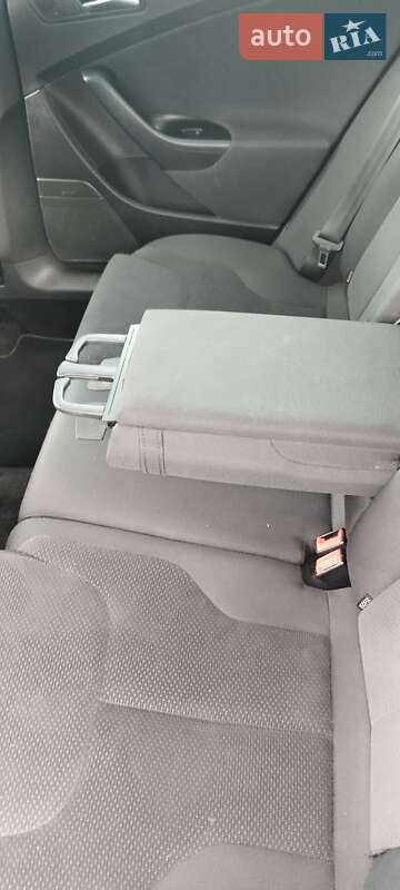 Универсал Volkswagen Passat 2010 в Киеве