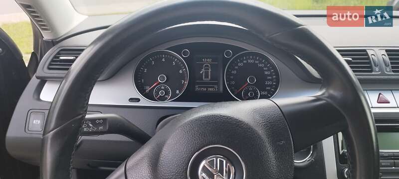 Универсал Volkswagen Passat 2010 в Киеве