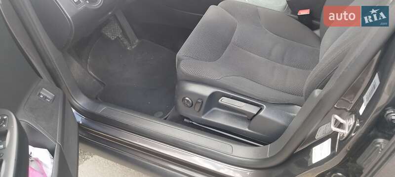 Универсал Volkswagen Passat 2010 в Киеве