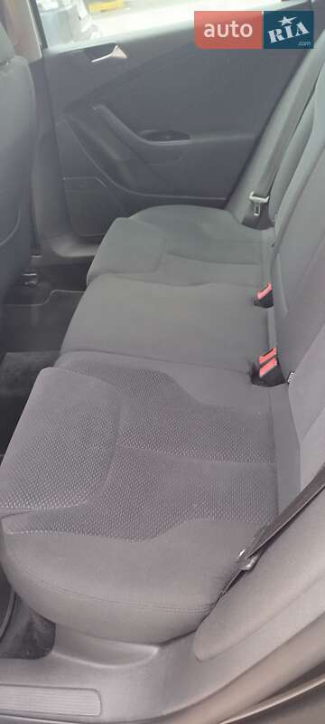 Универсал Volkswagen Passat 2010 в Киеве