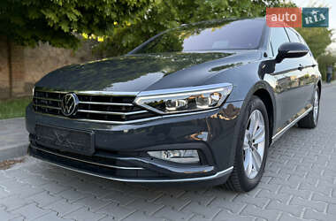 Універсал Volkswagen Passat 2020 в Луцьку