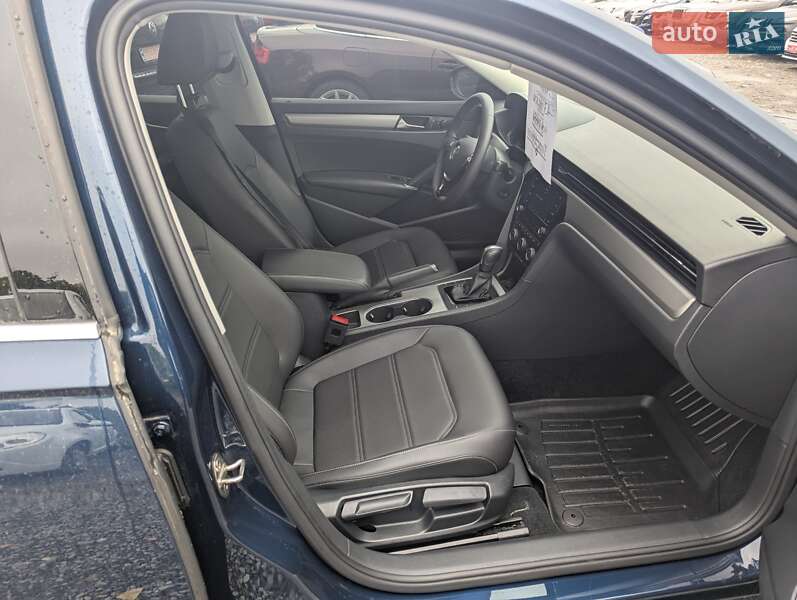Седан Volkswagen Passat 2021 в Ровно