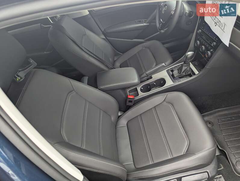 Седан Volkswagen Passat 2021 в Ровно