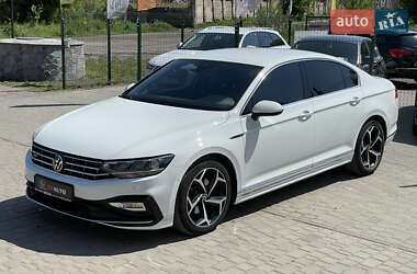 Седан Volkswagen Passat 2021 в 