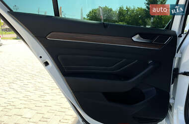 Седан Volkswagen Passat 2021 в 